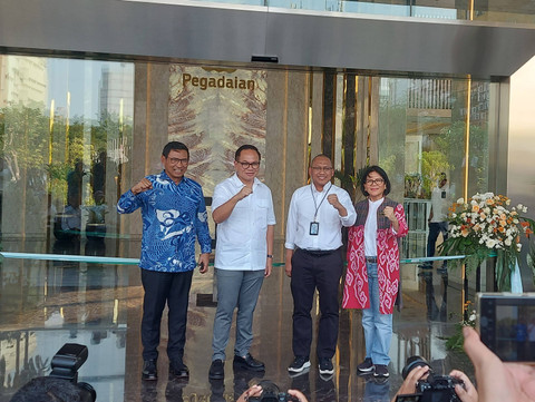 Peresmian The Gade Tower oleh Wakil Menteri BUMN  (Tiko), Direktur Utama Pegadaian Damar Latri Setiawan, Komisaris Utama Pegadaian Srinaita Ginting pada Selasa (7/5). Foto: Wina R./kumparan