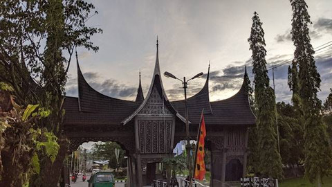 Ilustrasi salah seorang ulama Indonesia yang berasal dari Sumatera Barat adalah Tuanku Imam Bonjol. Foto: Unsplash/Rachid Oucharia