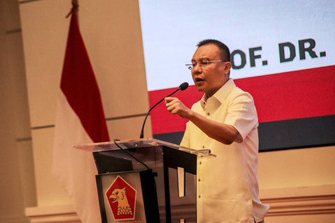 Ketua Harian DPP Partai Gerindra Sufmi Dasco Ahmad memberikan sambutan dalam acara Halal Bihalal DPD Partai Gerindra di Jakarta, Kamis (9/5/2024). Foto: Jamal Ramadhan/kumparan