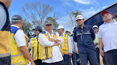 Menteri PUPR Basuki Hadimuljono meninjau fasilitas Reservoir IKN yang akan menyalurkan tap water ke KIPP IKN, Senin (6/5/2024). Foto: Fariza Rizky Ananda/kumparan