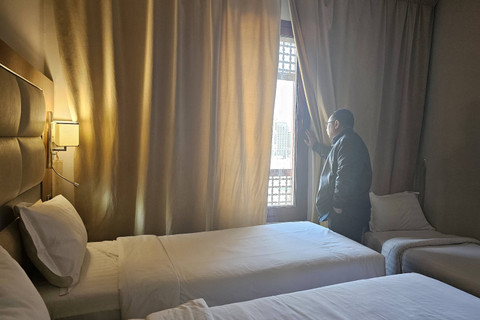 Kementrian Agama cek hotel dan dapur memastikan fasilitas Layanan jemaah lansia di Madinah  Foto: Dok Kemenag