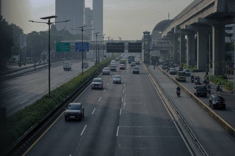 Situasi Lalu lintas Jakarta di Jalan Gatot Subroto saat 'long weekend', Jumat (10/5/2024). Foto: Jamal Ramadhan/kumparan