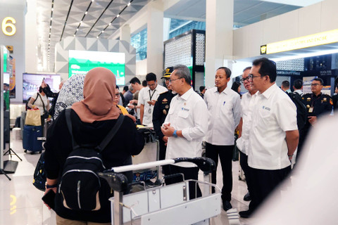 Menteri Perdagangan, Zulkifli Hasan meninjau area pabean di Bandara Internasional Soekarno-Hatta. Foto: dok. Kemendag