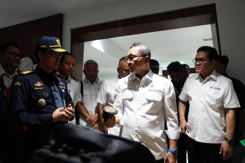 Menteri Perdagangan, Zulkifli Hasan meninjau area pabean di Bandara Internasional Soekarno-Hatta. Foto: dok. Kemendag