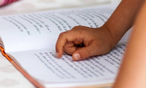 Ilustrasi kata kerja perintah dalam bahasa Arab disebut fi'il amr. Foto: Unsplash/Lavi Perchik