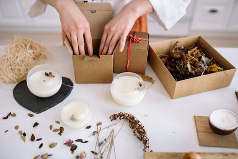 Ilustrasi jelaskan fungsi dan manfaat pemberian kemasan pada suatu produk. Sumber: Pexels/Yan Krukau