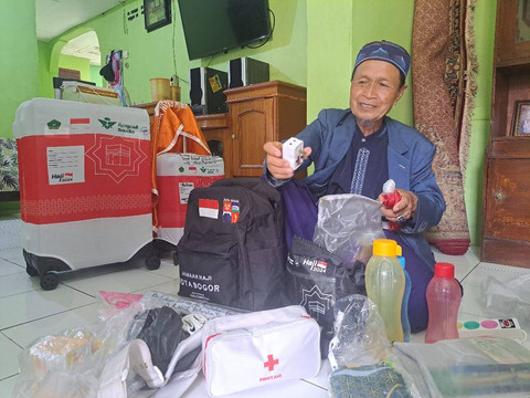 Zainal Arifin, loper koran calon jemaah haji asal Bogor yang berusia 68 tahun. Dok: kumparan