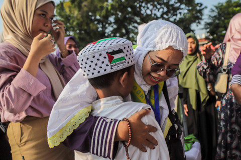 Calon Jamaah haji di Asrama Haji Pondok Gede Jakarta, Sabtu (11/5/2024).  Foto: Jamal Ramadhan/kumparan
