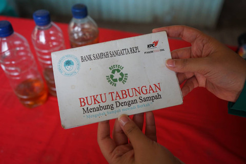 Buku Tabungan Bank Sampah Sangatta. Foto: Dok. PT BUMI Resources