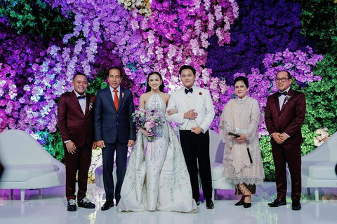 Jokowi menghadiri resepsi pernikahan Rizky Febian dan Mahalini.  Foto: Dok Instagram @rizkyfbian