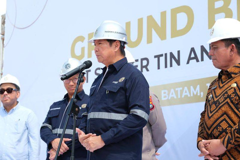 President commissioner of PT Arsari Tambang, Hashim Djojohadikusumo, during the groundbreaking of PT STANIA in Batam, Riau Islands, on Friday (May 10, 2024). Foto: Antara / HO-Arsari