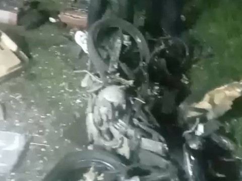 Motor yang hancur akibat kecelakaan bus di Jalan Raya Ciater-Subang, Sabtu (11/5/2024). Dok: Ist.