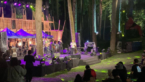 Jazz Gunung Slamet digelar di Bumi Perkemahan Palawi, Wana Wisata Baturaden, Banyumas, Jawa Tengah, pada Sabtu (11/5/2024). Foto: Vincentius Mario/kumparan