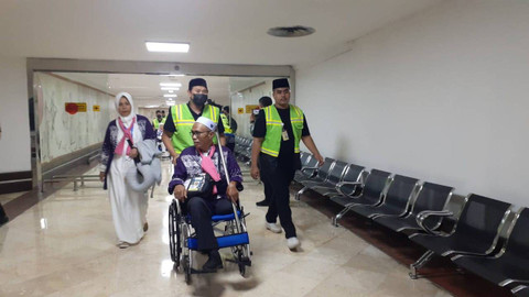 Ratusan Jemaah Haji Kloter Pertama Tiba di Area Makkah Route, Bandara Soekarno Hatta, Jakarta. Foto: Dok. kumparan