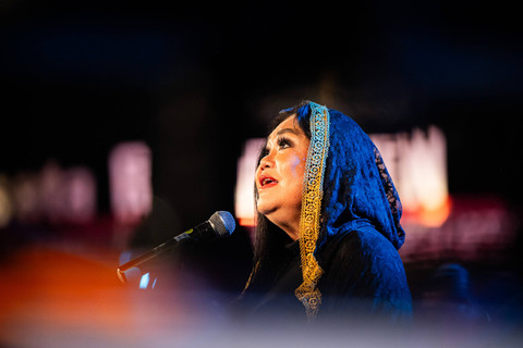 Dua penyanyi legendaris Indonesia Ermy Kullit memeriahkan Jazz Gunung Slamet 2024 yang digelar di Bumi Perkemahan Palawi, Wana Wisata Baturaden, Banyumas, Jawa Tengah, Sabtu (11/5/2024). Foto: Vincentius Mario/kumparan