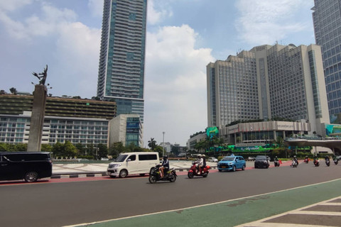 Suasana di Bundaran HI pada Minggu (12/5) siang. Foto: Rachmadi Rasyad/kumparan