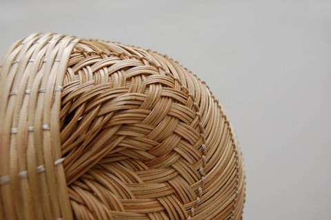 Ilustrasi Benda-Benda yang Dapat Digunakan untuk Membuat Tas Anyaman. Foto: dok. Unsplash/AfriMod Studio