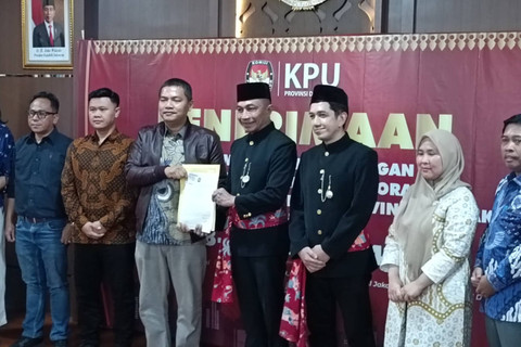 Dharma Pongrekun dan Kun Wardana Abyoto di kantor KPU DKI Jakarta). Foto: Fadlan Nuril Fahmi/kumparan