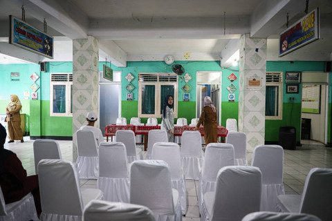 Suasana hening menyelimuti sekolah SMK Lingga Kencana, Depok, Senin (13/5/2024) usai kecelakaan bus maut di Ciater.. Foto: Iqbal Firdaus/kumparan