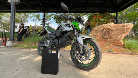 Baterai motor listrik Kawasaki Z e-1. Foto: Sena Pratama/kumparan
