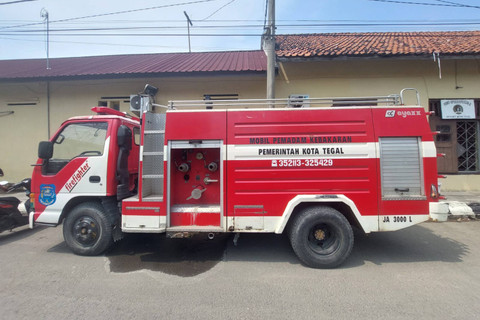 Mobil pemadam kebakaran Kota Tegal yang melindas petugas.  Foto: Dok. Istimewa