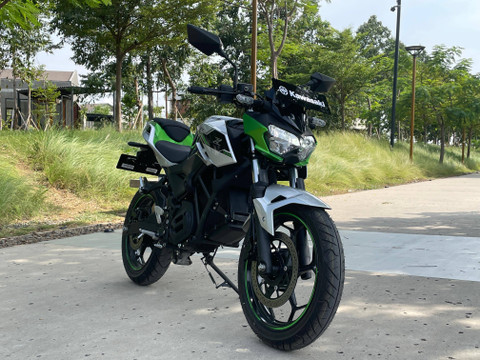 Mencoba perdana motor listrik Kawasaki Ninja e-1 dan Z e-1 di Jakarta.  Foto: Sena Pratama/kumparan