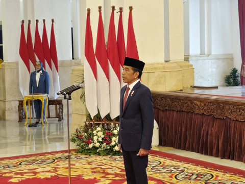 Presiden Jokowi di pelantikan pejabat negara di Istana Negara. Foto: Nadia Riso/kumparan