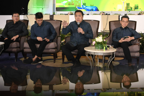 Presiden Direktur PT Adaro Energy Indonesia Tbk (Adaro) Garibaldi Thohir memberikan keterangan pers usai melaksanakan Rapat Umum Pemegang Saham Tahunan (RUPST) di Jakarta, Rabu (15/5/2024). Foto: ANTARA FOTO/M Risyal Hidayat