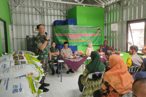 Satuan Tugas (Satgas) Pangan Mabes TNI mengecek jalannya program pompanisasi dan perluasan areal tanam (PAT) di Dusun Bakalan Lor Desa Bligo Kecamatan Ngluwar, Magelang, Jawa Tengah, Rabu (15/5/2024). Foto: Kementan RI