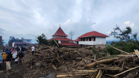 Musala An-Nur di Nagari Bukik Batabhah, Kabupaten Agam, pasca diterjang banjir lahar dingin, Rabu (15/5/2024). Foto: Jonathan Devin/kumparan