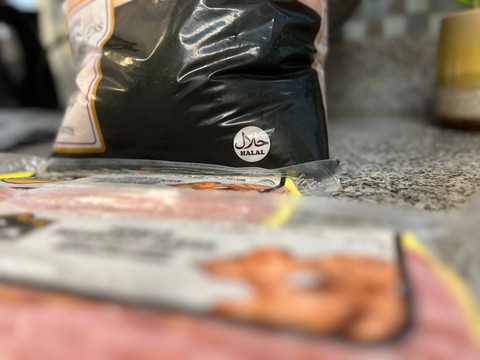 Ilustrasi Halal. Foto: Insyirah Ishak/Shutterstock