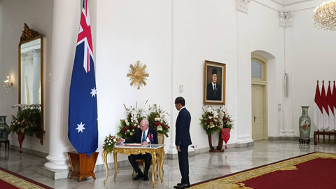 Presiden Joko Widodo (Jokowi) menerima kedatangan Gubernur Jenderal Australia David Hurley di Istana Kepresidenan Bogor, Jumat (17/5) pagi. Foto: Zamachsyari/kumparan