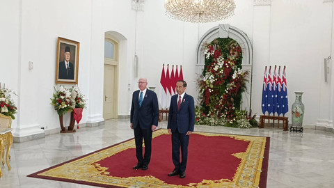 Presiden Joko Widodo (Jokowi) menerima kedatangan Gubernur Jenderal Australia David Hurley di Istana Kepresidenan Bogor, Jumat (17/5) pagi. Foto: Zamachsyari/kumparan