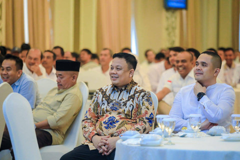 Kepala Dinas Pendidikan dan Kebudayaan Benny Sinomba Siregar (tengah). Foto: Dok. Pemko Medan