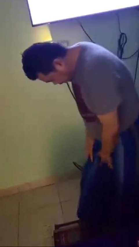Sumpah sambil injak Al-Quran oleh seorang pejabat Kemenhub Asep Kosasih. Foto: Dok. Istimewa