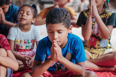 Ilustrasi alasan penting mengikuti ibadah di Sekolah Minggu. Sumber: Unsplash/Carlos Magno