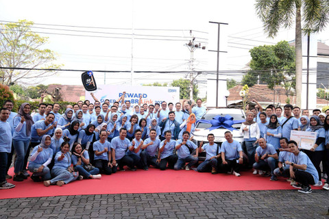 BRI beri hadiah mobil untuk AgenBRILink. Foto: Dok. BRI