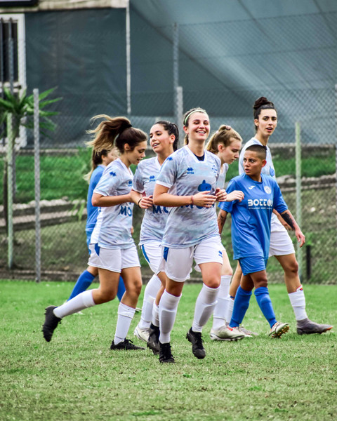 Tim sepak bola wanita Como 1907 yang mentas di Serie D Liga Wanita Italia. Foto: Dok. comofootball.com