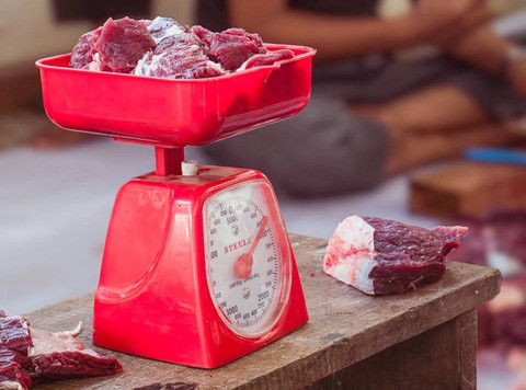 Ilustrasi Ada Tiga Cara Membagikan Daging Kurban.  Sumber Unsplash/Zaenal Abidin