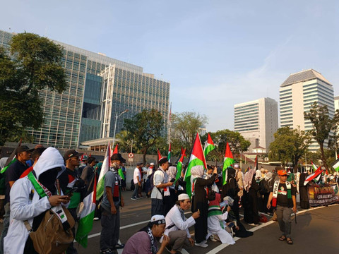 Aksi Bela Palestina depan kedutaan besar Amerika Serikat di kawasan Monas, Jakarta Pusat, Minggu (19/5).  Foto: Hedi/kumparan