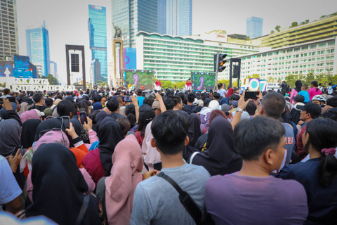 Warga memadati kawasan car free day (CFD) di Bundaran HI, Jakarta, Minggu (19/5/2024). Foto: Iqbal Firdaus/kumparan
