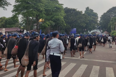 Sejumlah warga Baduy mengikuti upacara Seba Badui di Serang, Banten, Sabtu (18/5/2024). Foto: Dok. Istimewa