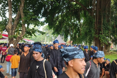 Sejumlah warga Baduy mengikuti upacara Seba Badui di Serang, Banten, Sabtu (18/5/2024). Foto: Dok. Istimewa