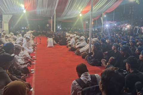 Sejumlah warga Baduy mengikuti upacara Seba Badui di Serang, Banten, Sabtu (18/5/2024). Foto: Dok. Istimewa
