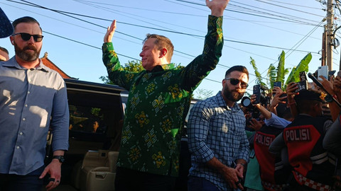 Elon musk tiba di Puskesmas Pembantu Sumerta Kelod, Jalan Laksamana VIII, Kota Denpasar, Bali, Minggu (19/5/2024). Foto: Denita BR Matondang/kumparan