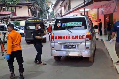 Jenazah korban pesawat jatuh di BSD tiba di RS Polri, Kramat Jati, Jakarta Timur, Minggu (19/5/2024). Foto: Fadhil Pramudya/kumparan