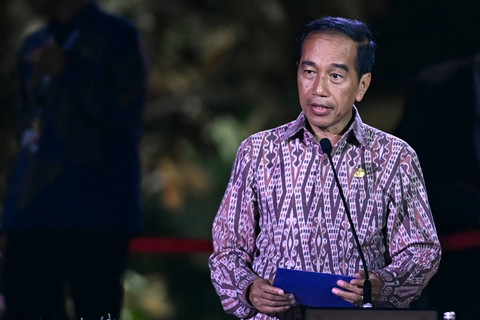 Presiden Joko Widodo menyampaikan sambutan saat Welcoming Dinner World Water Forum ke-10 2024 di kawasan Taman Budaya Garuda Wisnu Kencana (GWK), Badung, Bali, Minggu (19/5/2024).  Foto: Fikri Yusuf/ANTARA FOTO