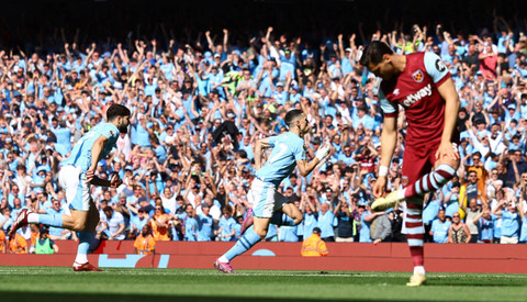 Aksi Phil Foden dari Manchester City saat melawan WestHam United Foto: Lee Smith / REUTERS
