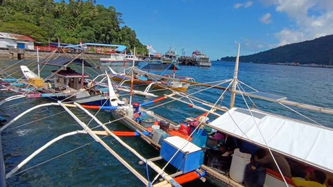 Tiga kapal pencuri ikan asal Filipina yang ditangkap di perairan Indonesi. (foto: febry kodongan/manadobacirita)
