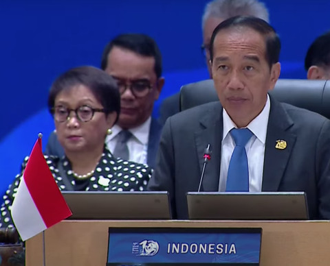 Presiden Jokowi didampingi Menlu Retno Marsudi memimpin sidang KTT WWF Bali, Senin (20/5/2024). Foto: Dok Tangkapan Layar Youtube Setpres
